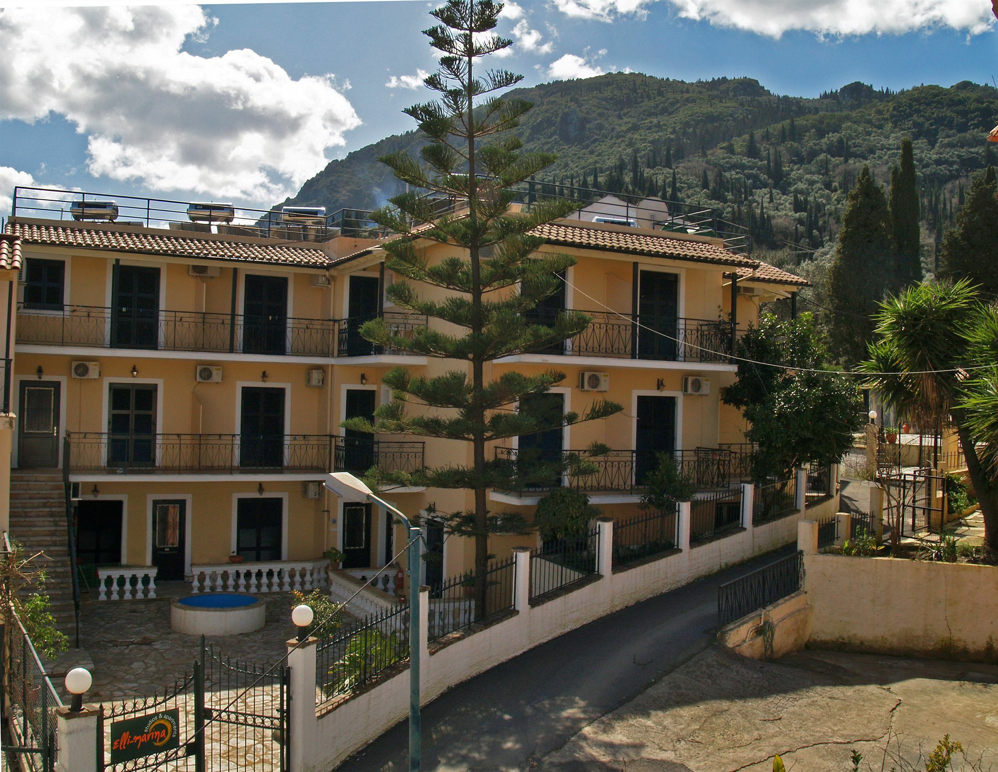 Elli Marina Studios And Apartments Benitses  Exterior foto